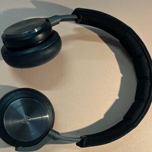 Bang & Olufsen  beoplay Black Wireless Headphones